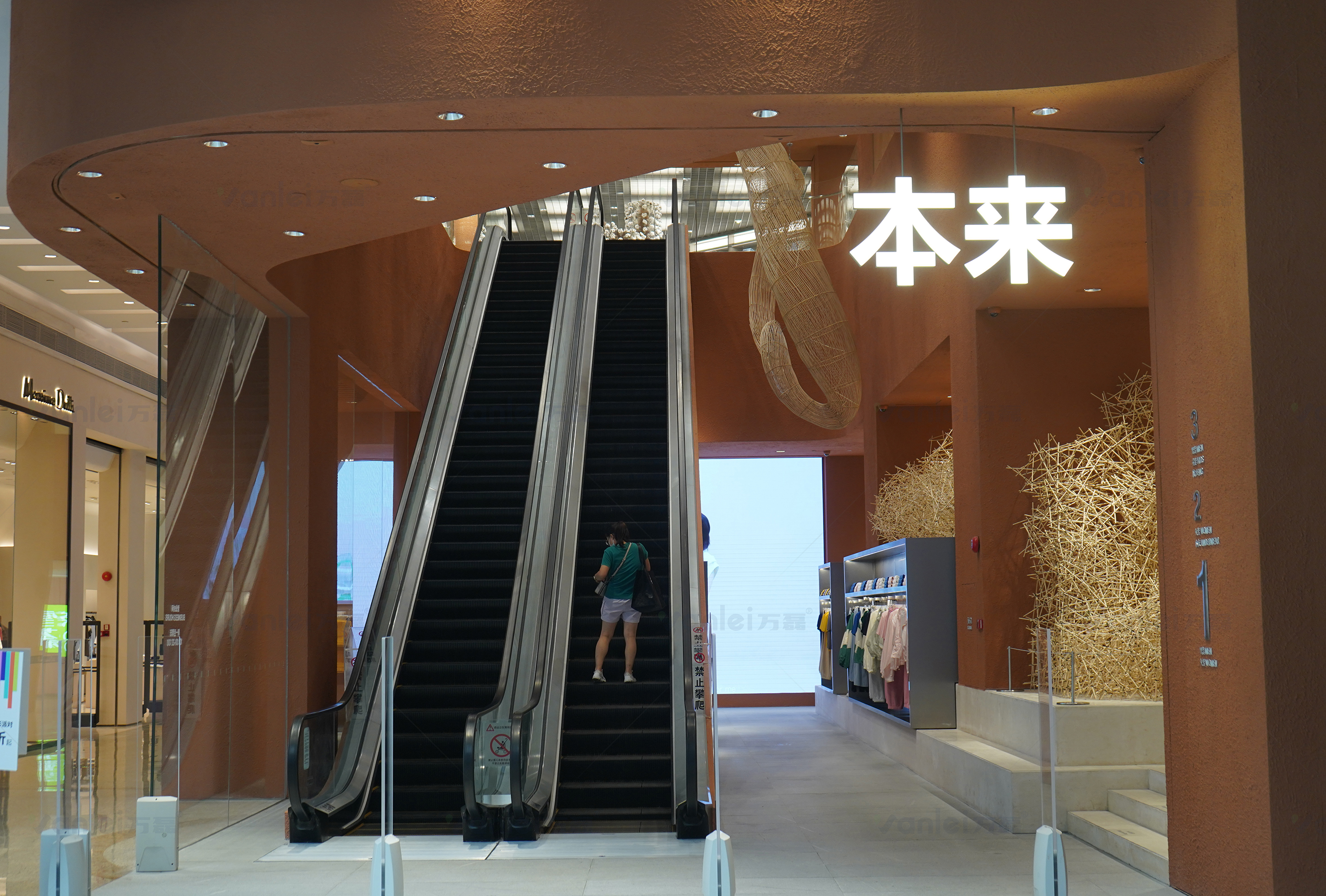 萬磊案例賞析 | 潮流服裝門店到底有多卷？